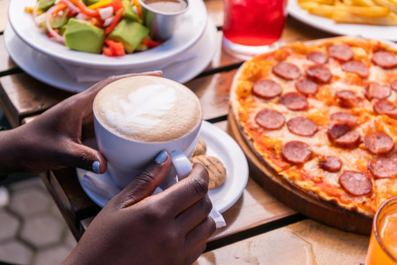 Bushpig Backpackers Pansiyon Kampala Dış mekan fotoğraf
