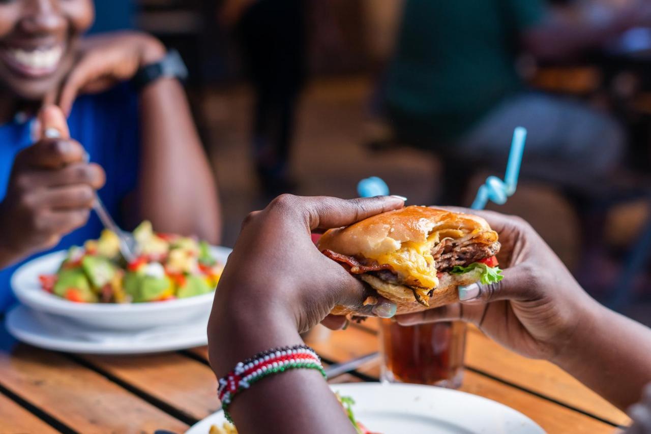 Bushpig Backpackers Pansiyon Kampala Dış mekan fotoğraf