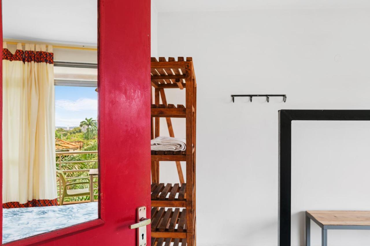 Bushpig Backpackers Pansiyon Kampala Dış mekan fotoğraf
