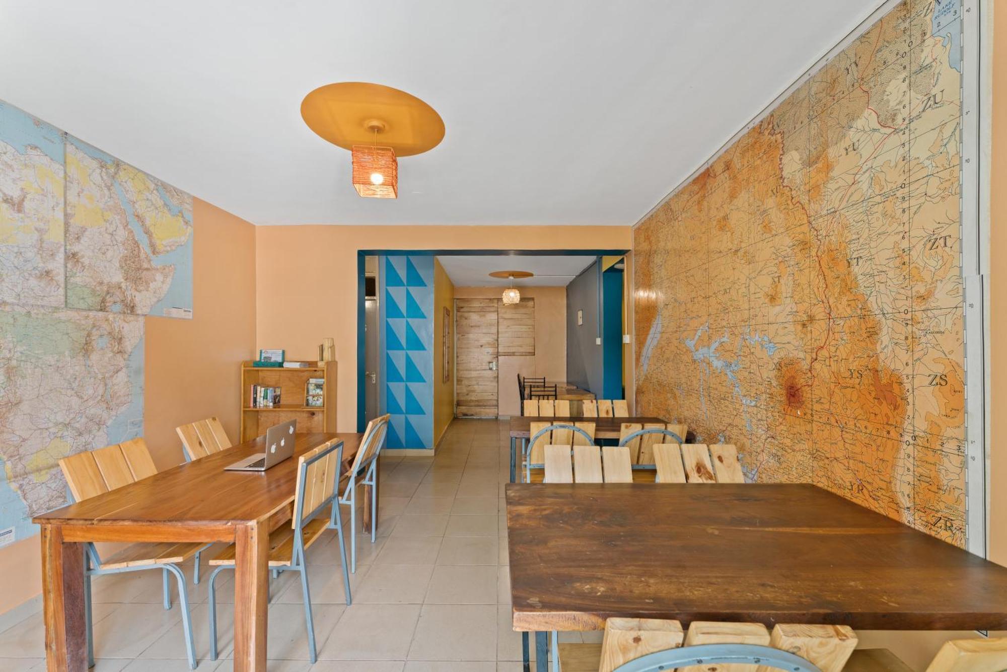 Bushpig Backpackers Pansiyon Kampala Dış mekan fotoğraf