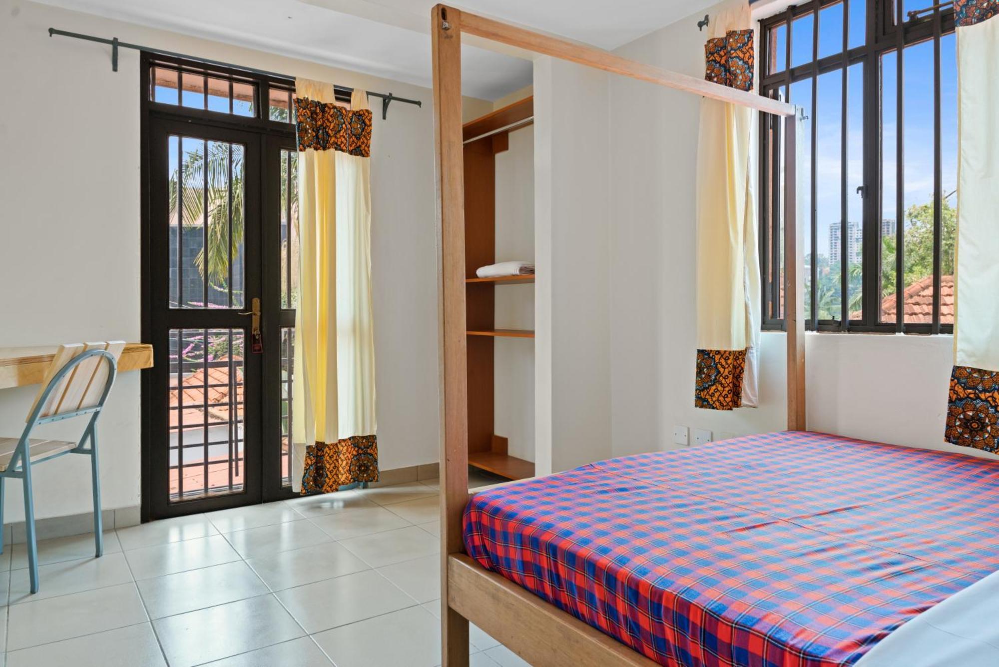 Bushpig Backpackers Pansiyon Kampala Dış mekan fotoğraf