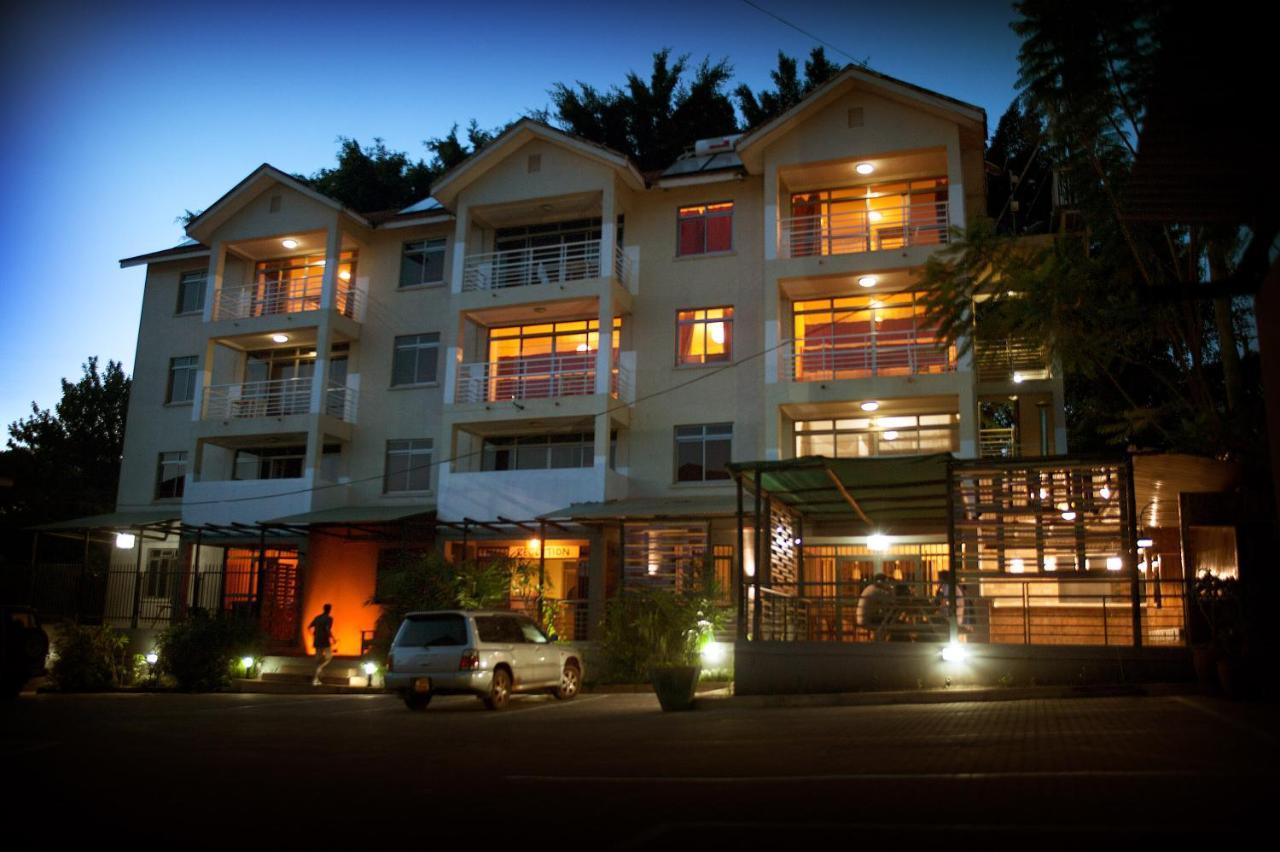 Bushpig Backpackers Pansiyon Kampala Dış mekan fotoğraf