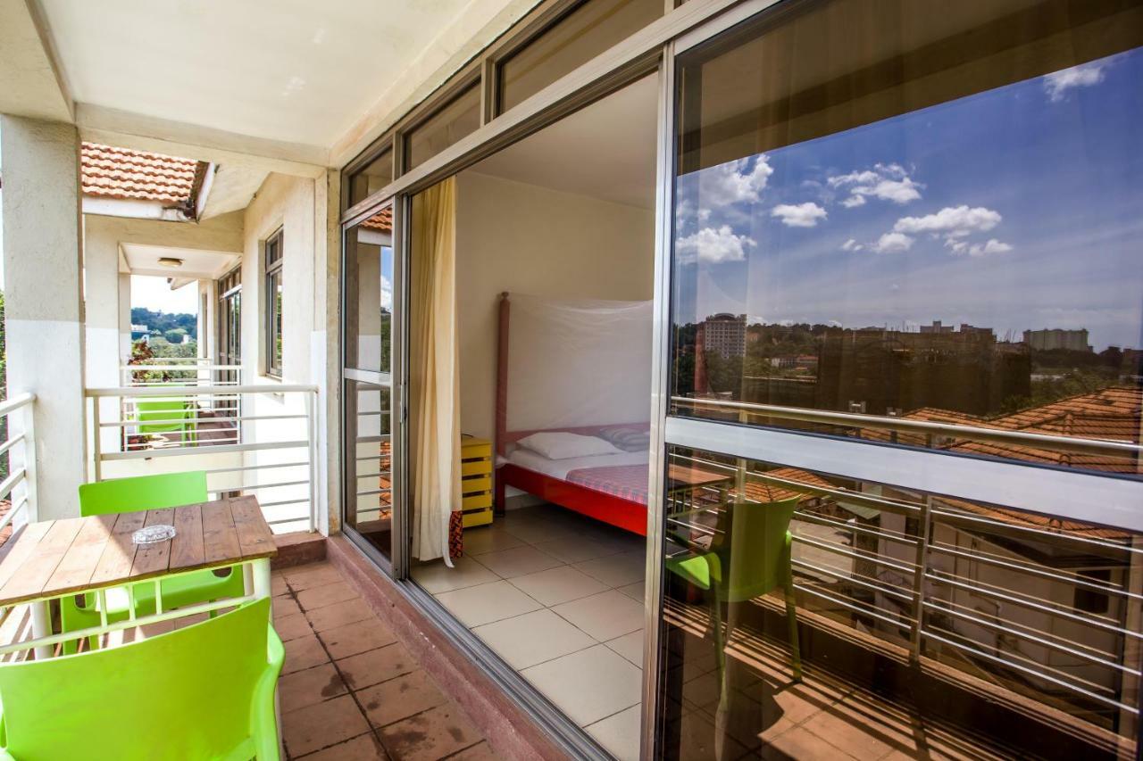 Bushpig Backpackers Pansiyon Kampala Dış mekan fotoğraf