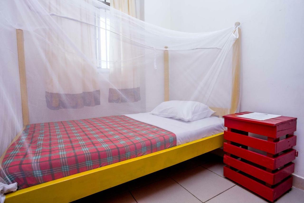 Bushpig Backpackers Pansiyon Kampala Dış mekan fotoğraf