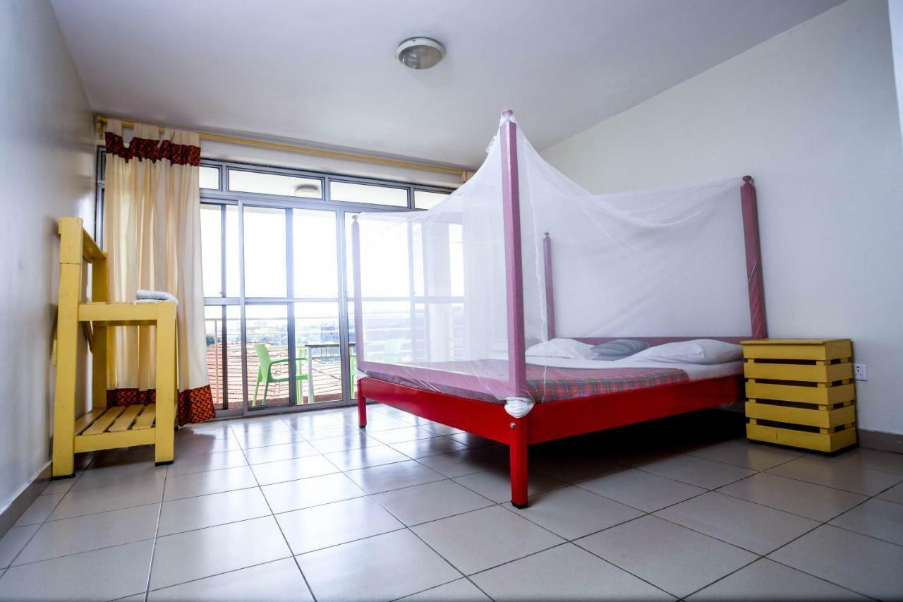 Bushpig Backpackers Pansiyon Kampala Dış mekan fotoğraf