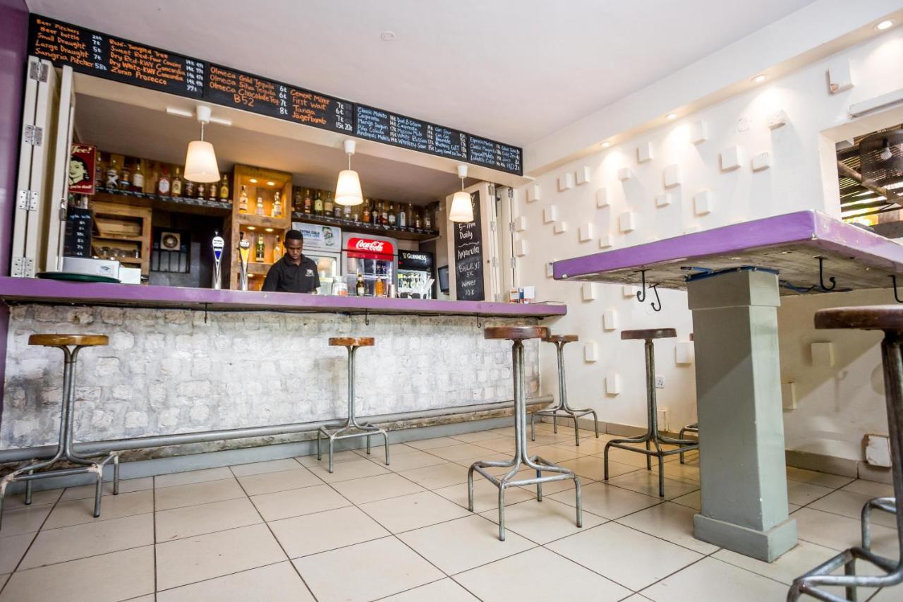 Bushpig Backpackers Pansiyon Kampala Dış mekan fotoğraf